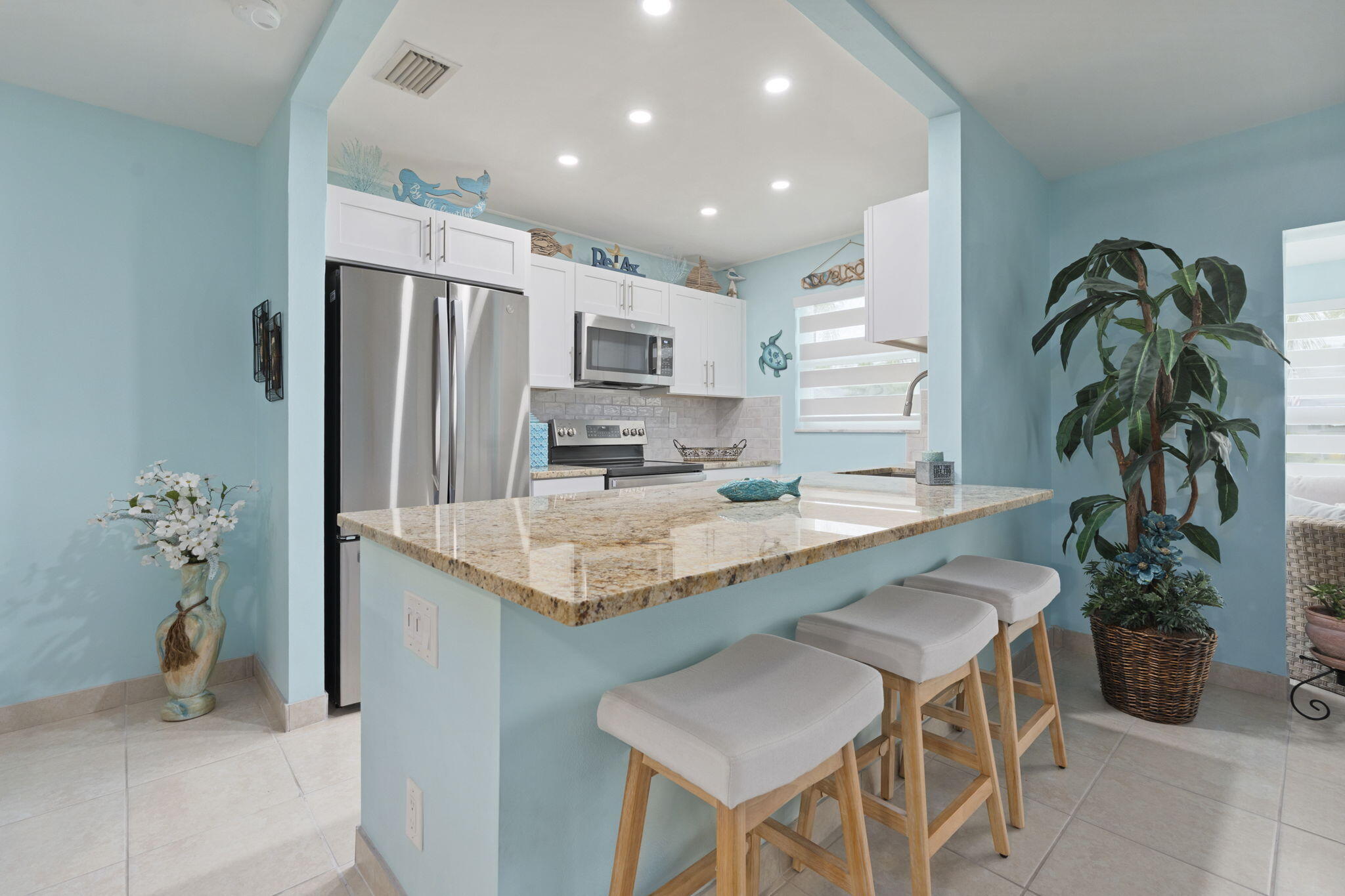 1177 South Drive Circle, Unit B Delray Beach, FL 33445 - Photo 8 of 41 KITCHEN