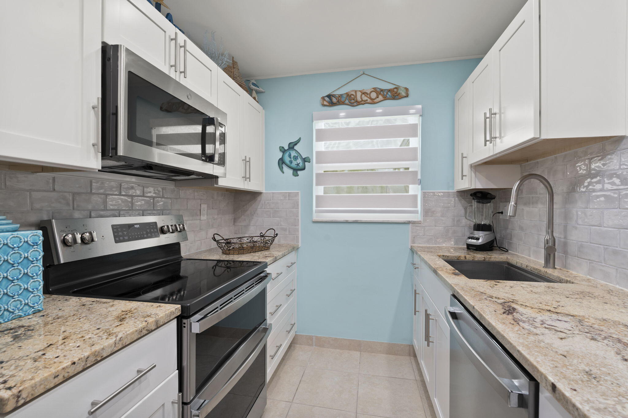 1177 South Drive Circle, Unit B Delray Beach, FL 33445 - Photo 10 of 41 KITCHEN