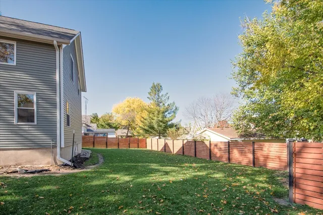 a view of yard with small cabin