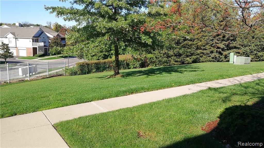 1843 Flagstone Circle, Unit 154 Rochester, MI 48307 - Photo 2 of 17