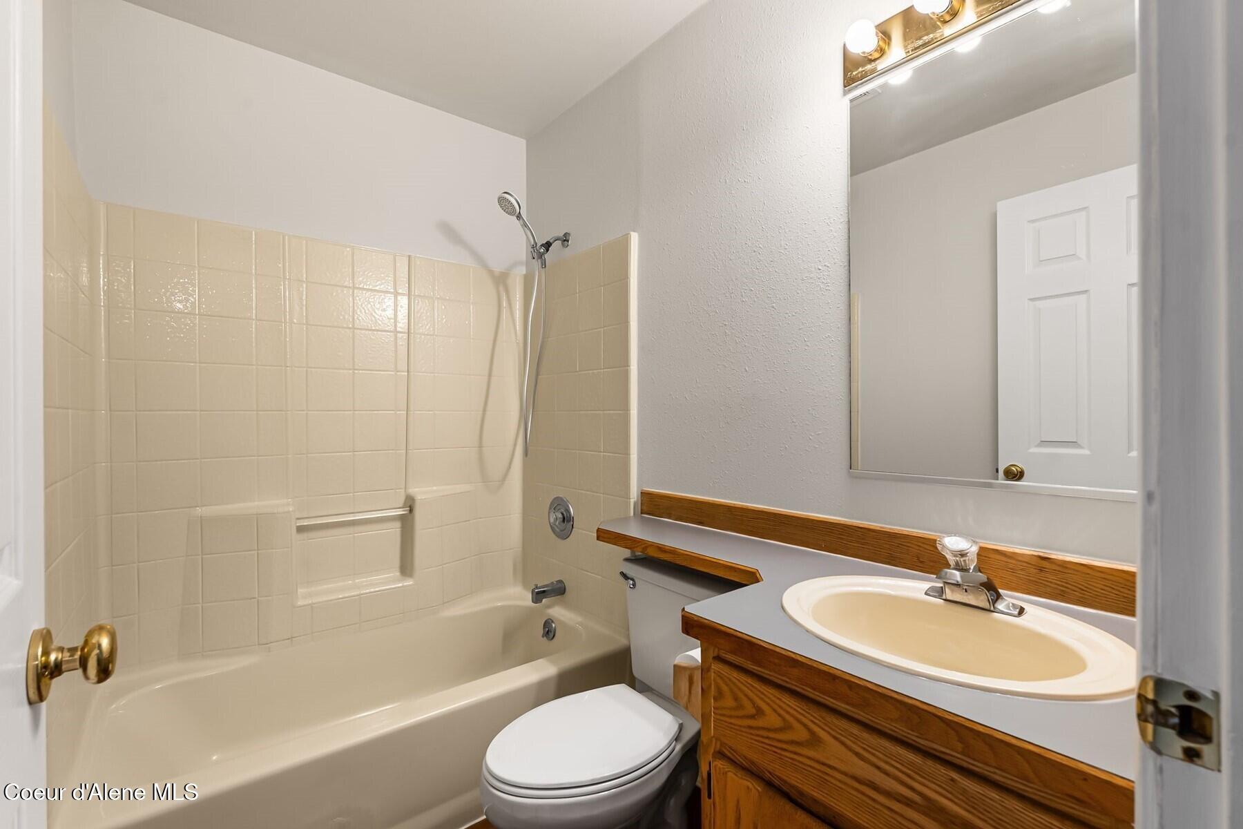 44 Campbell Loop Laclede, ID 83841 - Photo 13 of 43 Full bathroom #1