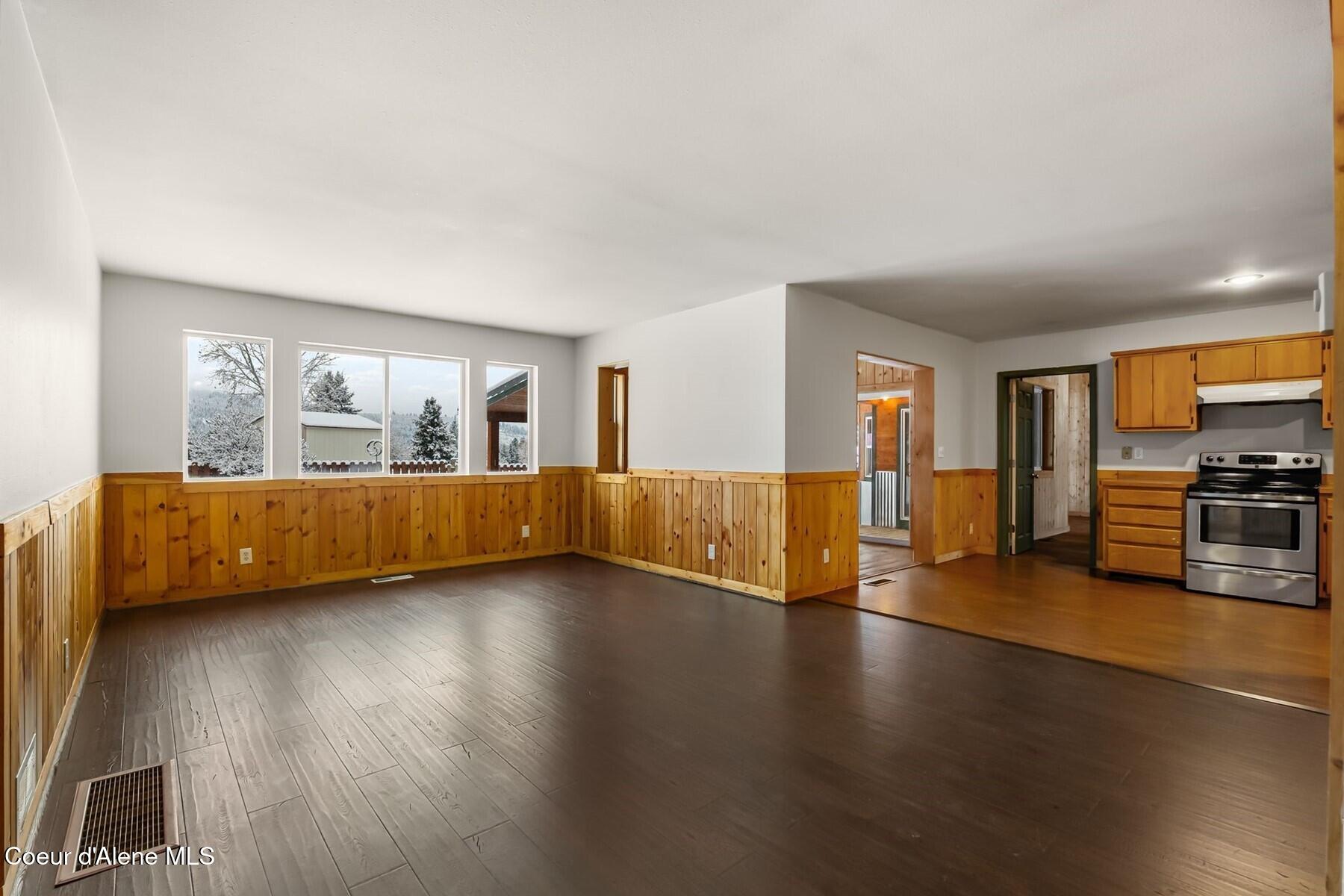 44 Campbell Loop Laclede, ID 83841 - Photo 7 of 43 Living room -facing kitchen