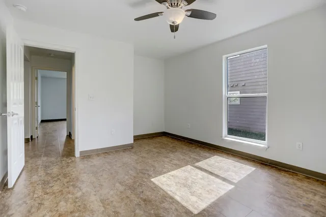 $995 | 706 West 6th Street, Unit C, Taylor, TX 76574