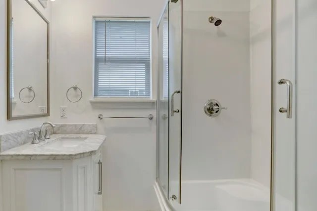 $995 | 706 West 6th Street, Unit C, Taylor, TX 76574