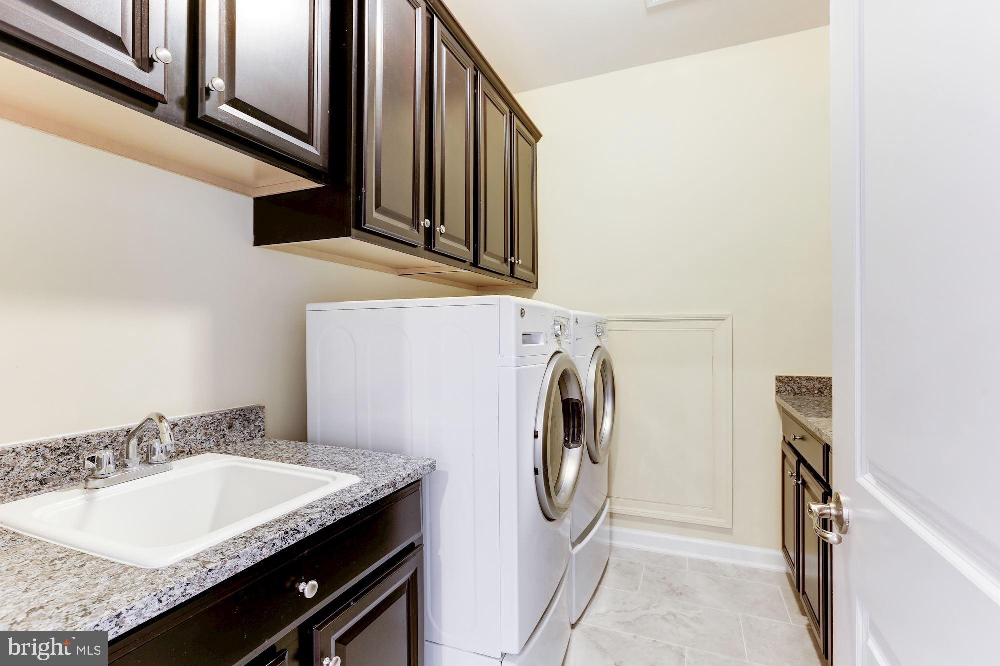 7300 Bull Run Post Office Road Centreville, VA 20121 - Photo 30 of 50 Second level Laundry room with sink and cabinets