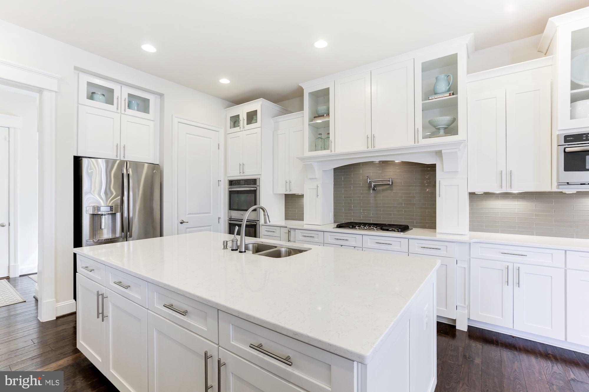 7300 Bull Run Post Office Road Centreville, VA 20121 - Photo 8 of 50 Cook top with handy Pot filler