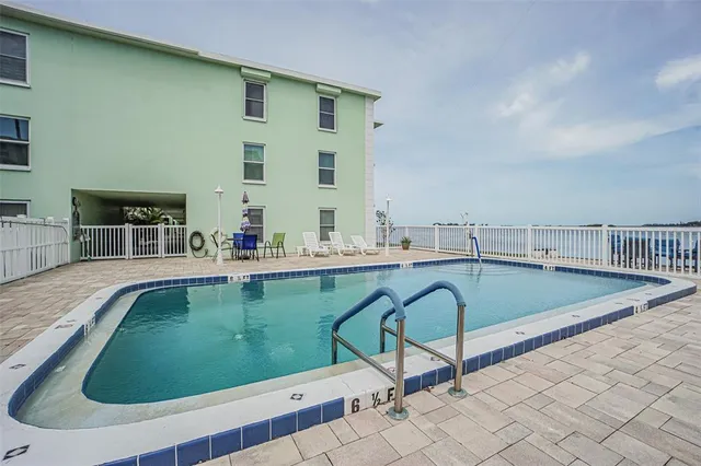$359,900 | 464 North Paula Drive, Unit 116, Dunedin, FL 34698
