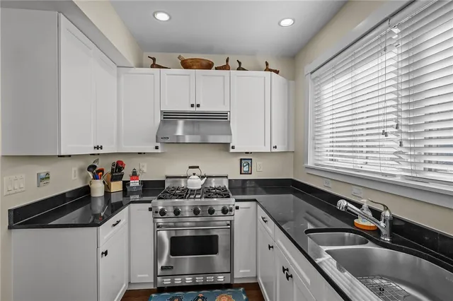 $795,000 | 423 Hope Street, Unit 1A, Bristol, RI 02809