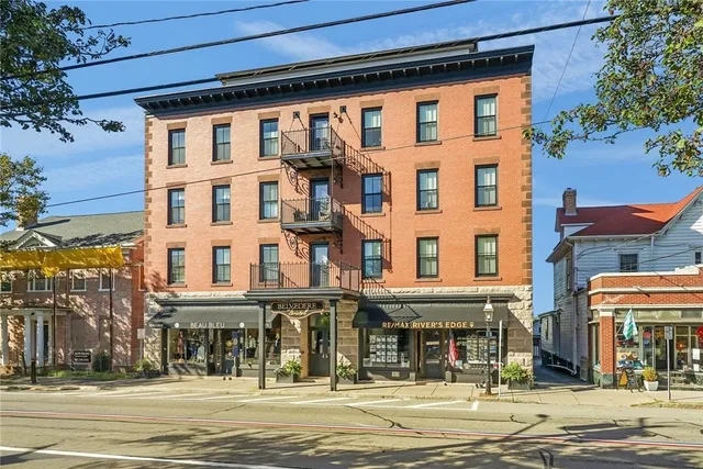 $795,000 | 423 Hope Street, Unit 1A, Bristol, RI 02809