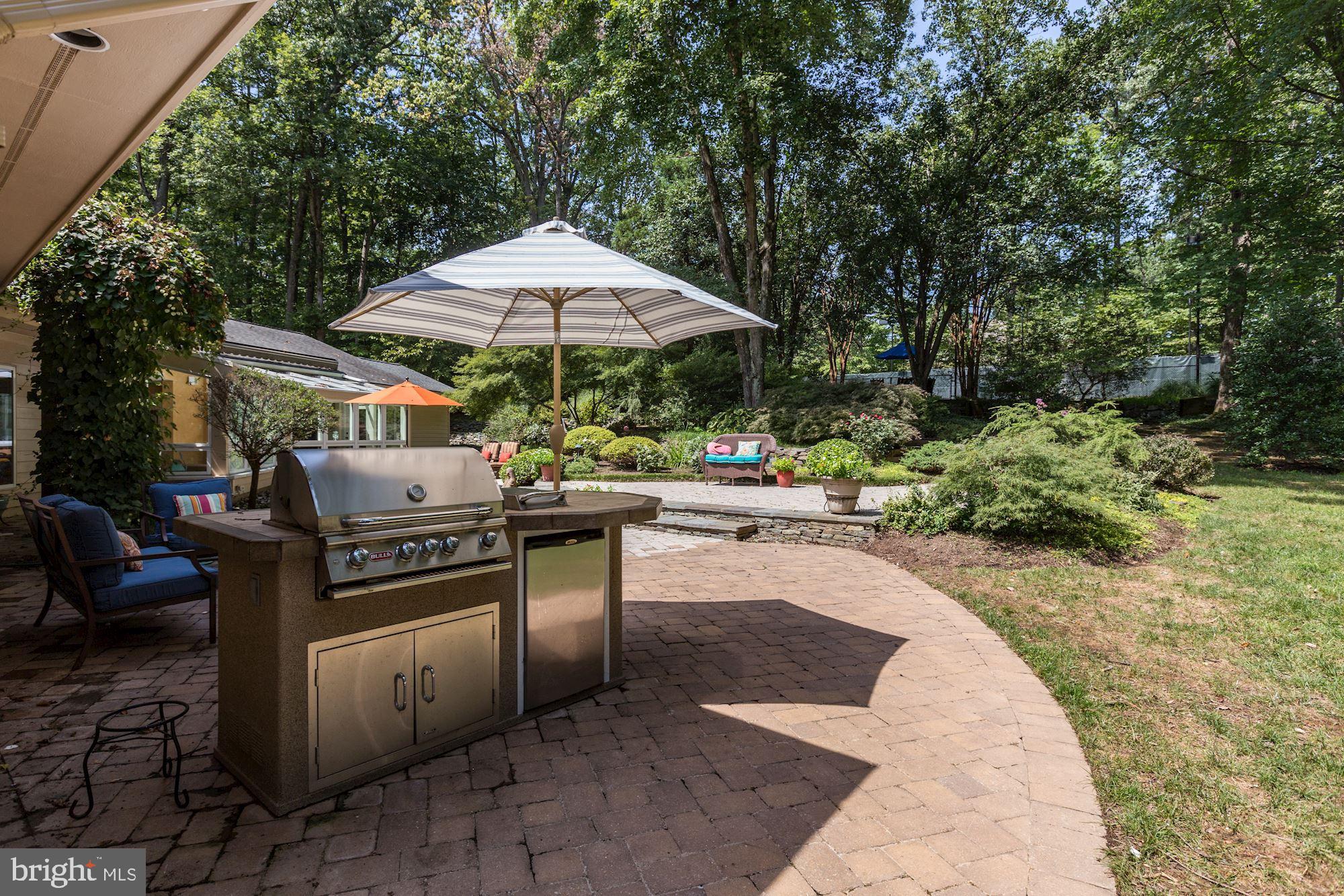 724 Clear Spring Road Great Falls, VA 22066 - Photo 46 of 57 Outdoor kitchen bar