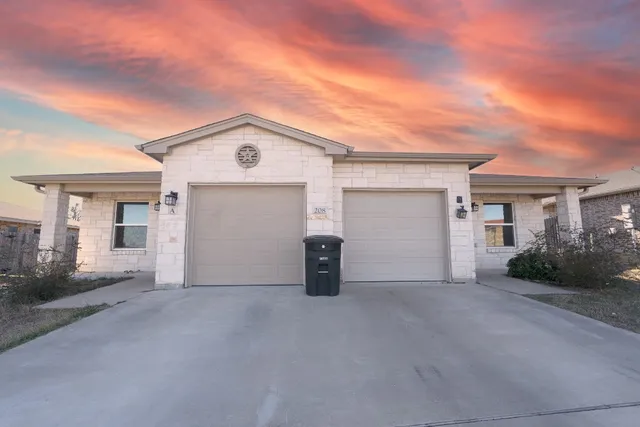 $1,400 | 208 Lowes Boulevard, Unit A, Killeen, TX 76542