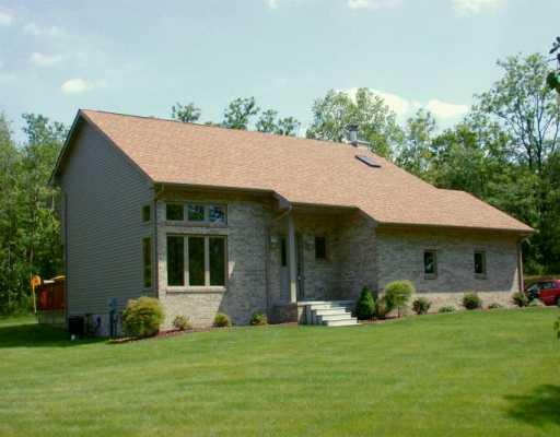 670 Haul Road Clinton, PA 15026 - Photo 1 of 8