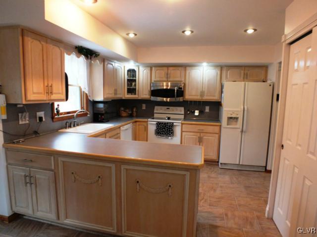4918 McDermott Road Bangor, PA 18013 - Photo 5 of 29 Gallery Image 5