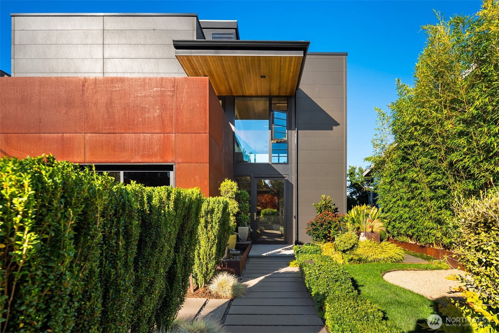 1502 Palm Avenue Southwest Seattle, WA 98116 - Photo 4 of 40 Gallery Image 4
