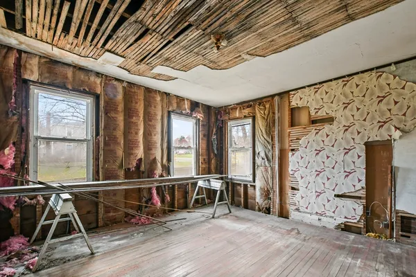 $215,000 | 1 Pittsfield Road, Lenox, MA 01240