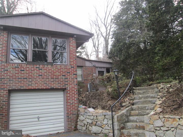 1813 Holly Road Reading, PA 19602 - Photo 2 of 25
