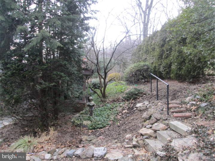 1813 Holly Road Reading, PA 19602 - Photo 4 of 25