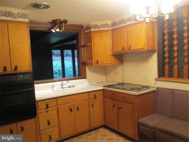 1813 Holly Road Reading, PA 19602 - Photo 9 of 25