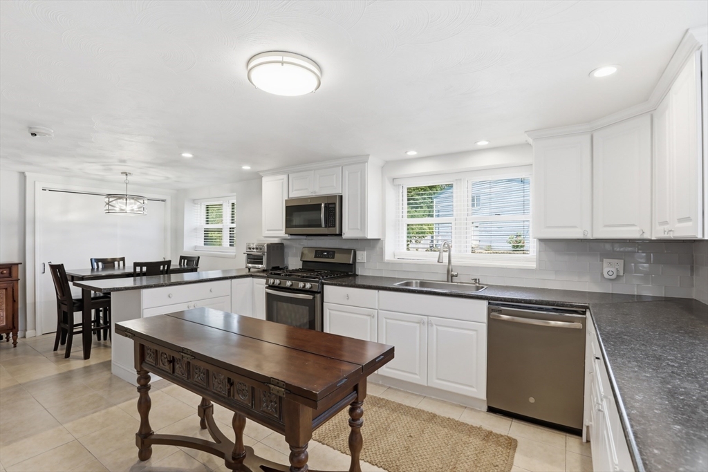53 Gates Road Saugus, MA 01906 - Photo 5 of 42