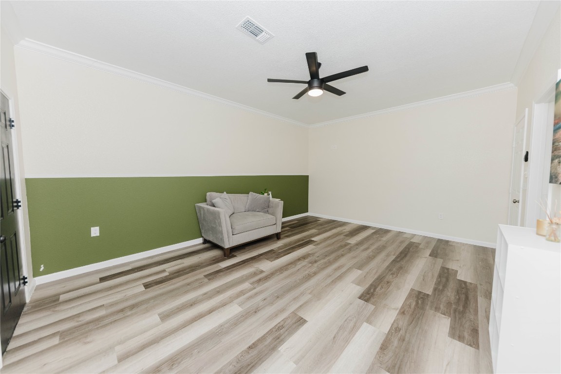 107 Silver Fox Waco, TX 76705 - Photo 19 of 33 a living room with a bed and a ceiling fan