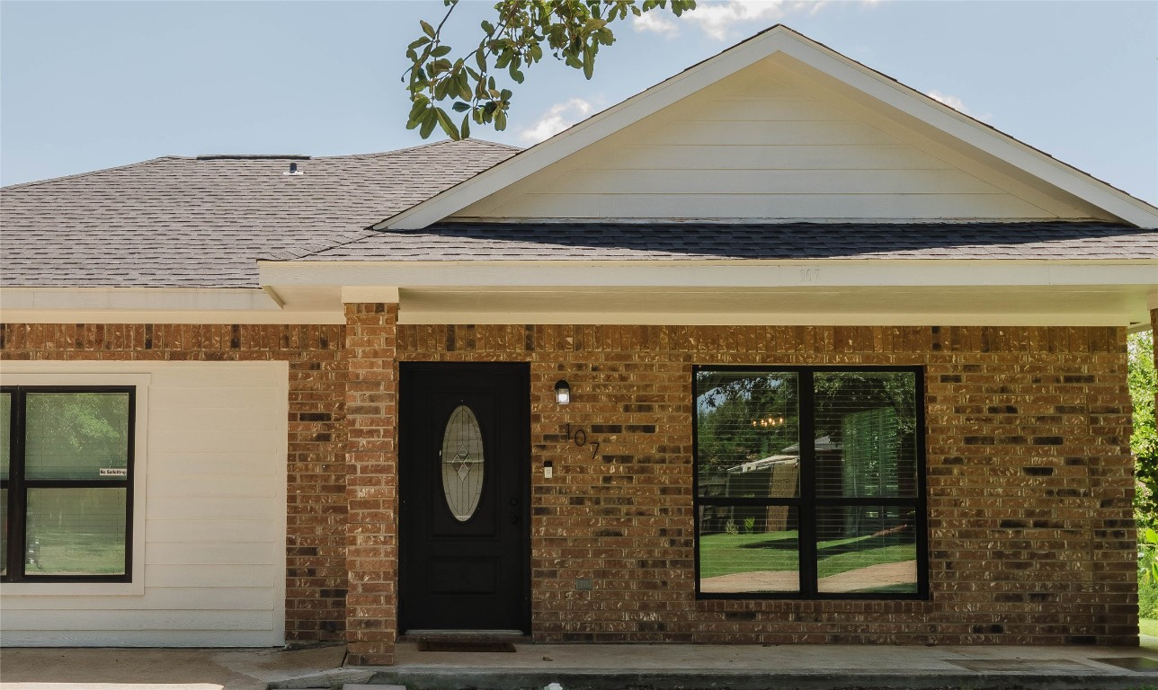 107 Silver Fox Waco, TX 76705 - Photo 5 of 33 a front view of a house