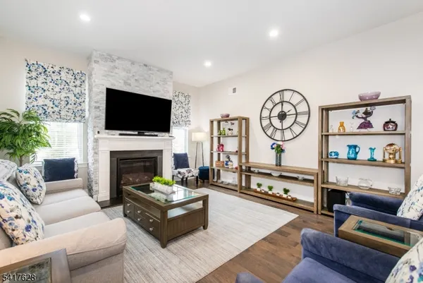 $850,000 | 32 Gordon Way, Flanders, NJ 07836