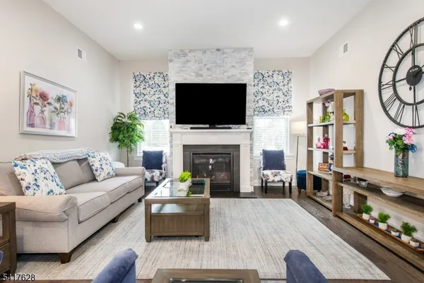 $850,000 | 32 Gordon Way, Flanders, NJ 07836