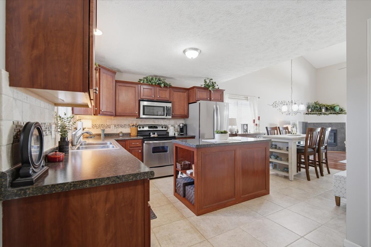 3172 Shepard Road Normal, IL 61761 - Photo 4 of 36