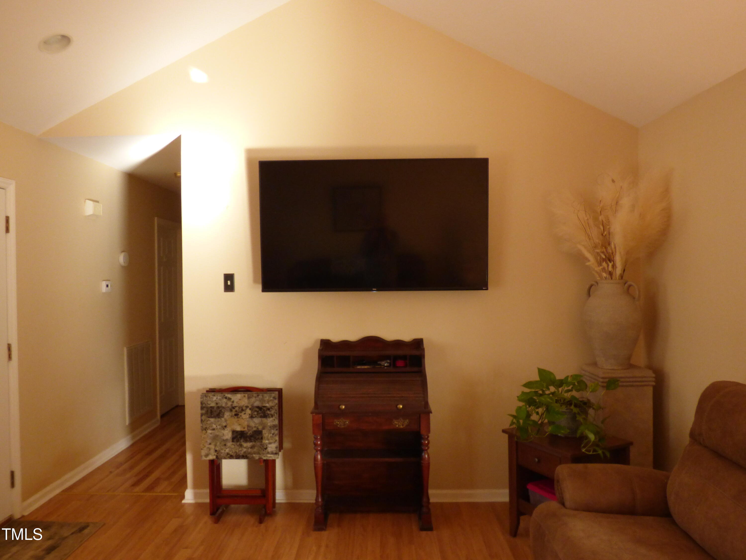 5539 Fieldview Road Mebane, NC 27302 - Photo 23 of 49 living rool end wall tv ceiling