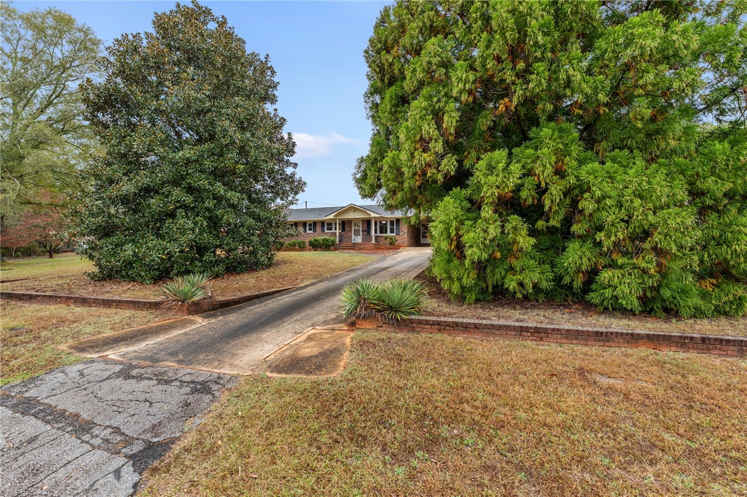 535 Fairmont Road Anderson, SC 29621 - Photo 2 of 26 Drive entry