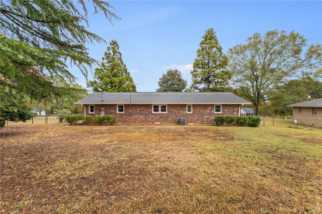 535 Fairmont Road Anderson, SC 29621 - Photo 23 of 26 Back yard