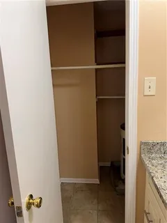 $850 | 120 Houma Boulevard, Unit 2, Metairie, LA 70001