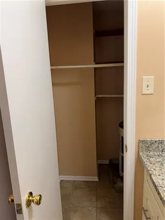 $850 | 120 Houma Boulevard, Unit 2, Metairie, LA 70001