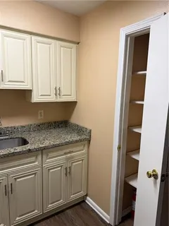 $850 | 120 Houma Boulevard, Unit 2, Metairie, LA 70001