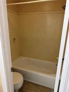 $850 | 120 Houma Boulevard, Unit 2, Metairie, LA 70001