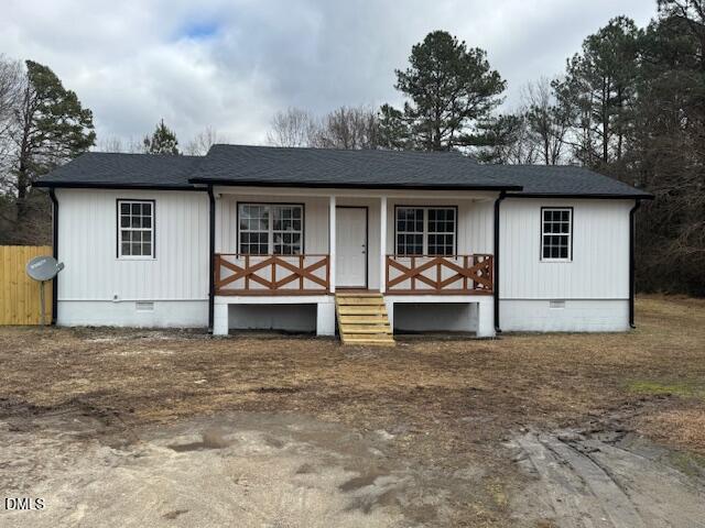 a view of a house with yard