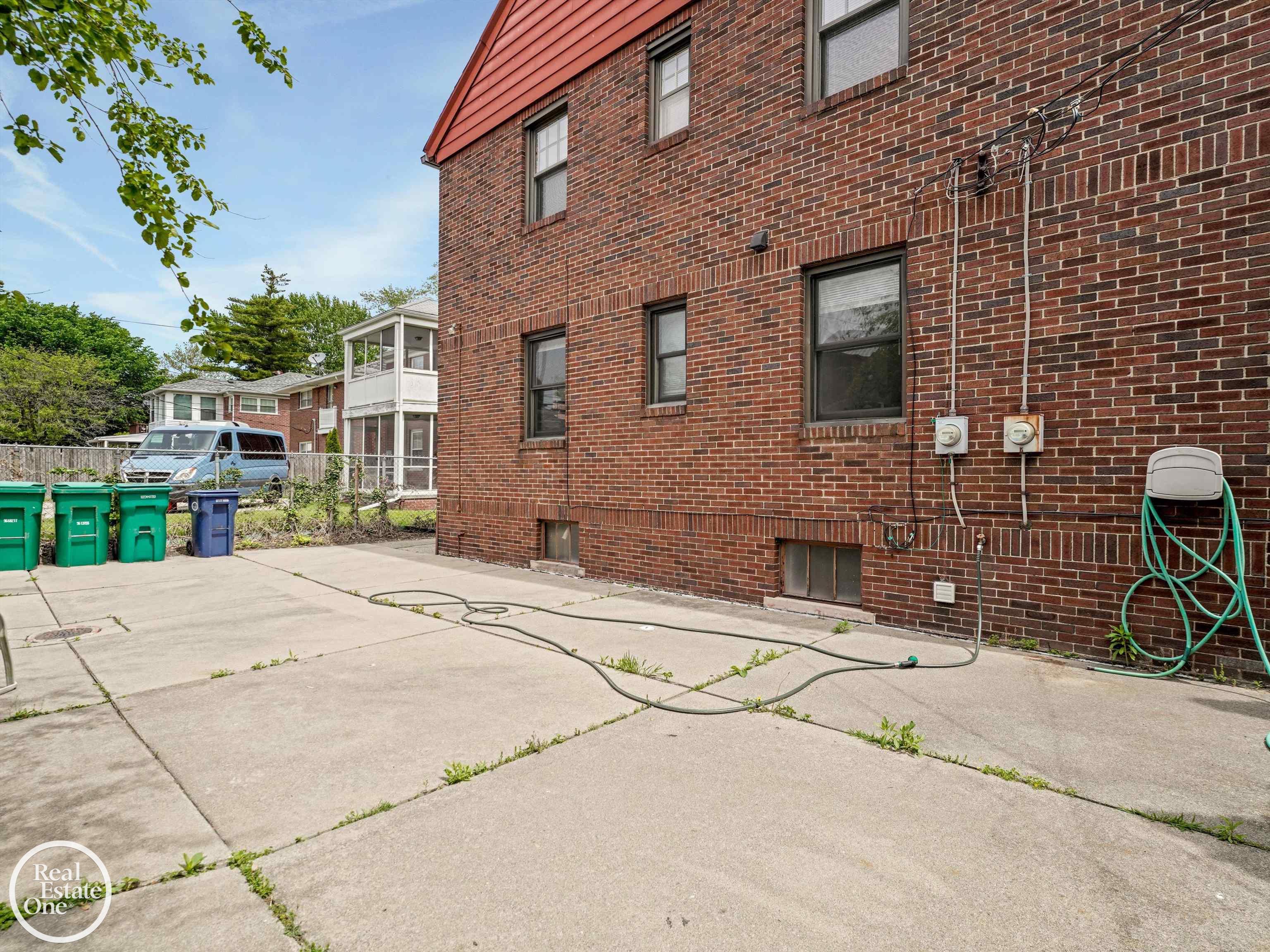 943 Harcourt Road Grosse Pointe, MI 48230 - Photo 39 of 45