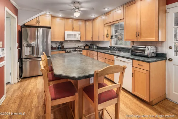 $299,900 | 200 Fox Hvn Drive, Greenville, NC 27858