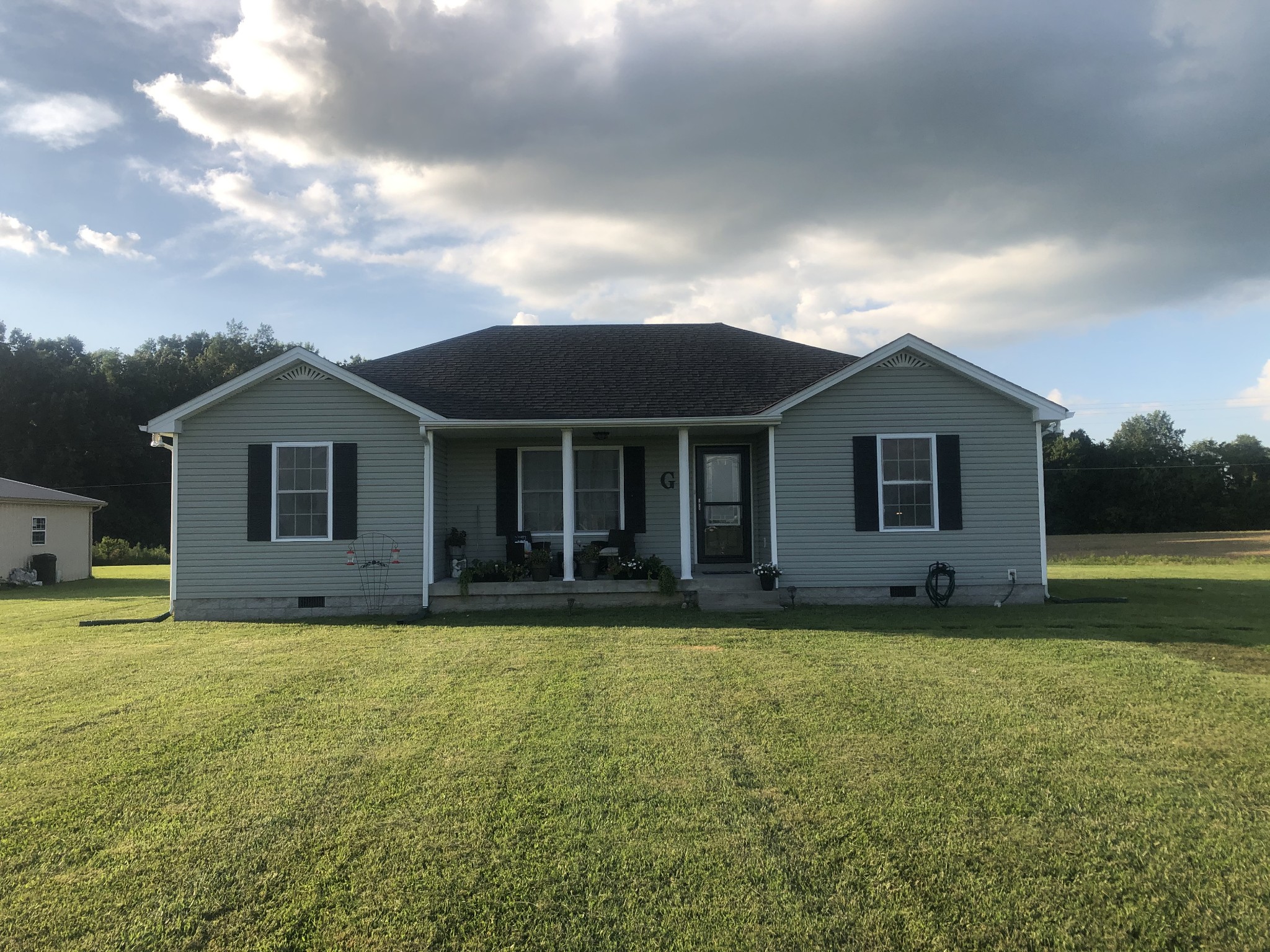 1895 Days Road Lafayette, TN 37083 - Photo 2 of 13 a view of a house with a yard