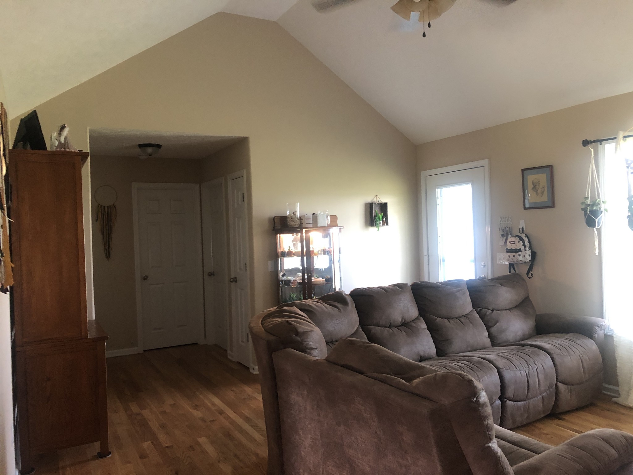 1895 Days Road Lafayette, TN 37083 - Photo 7 of 13 a living room with furniture and a window