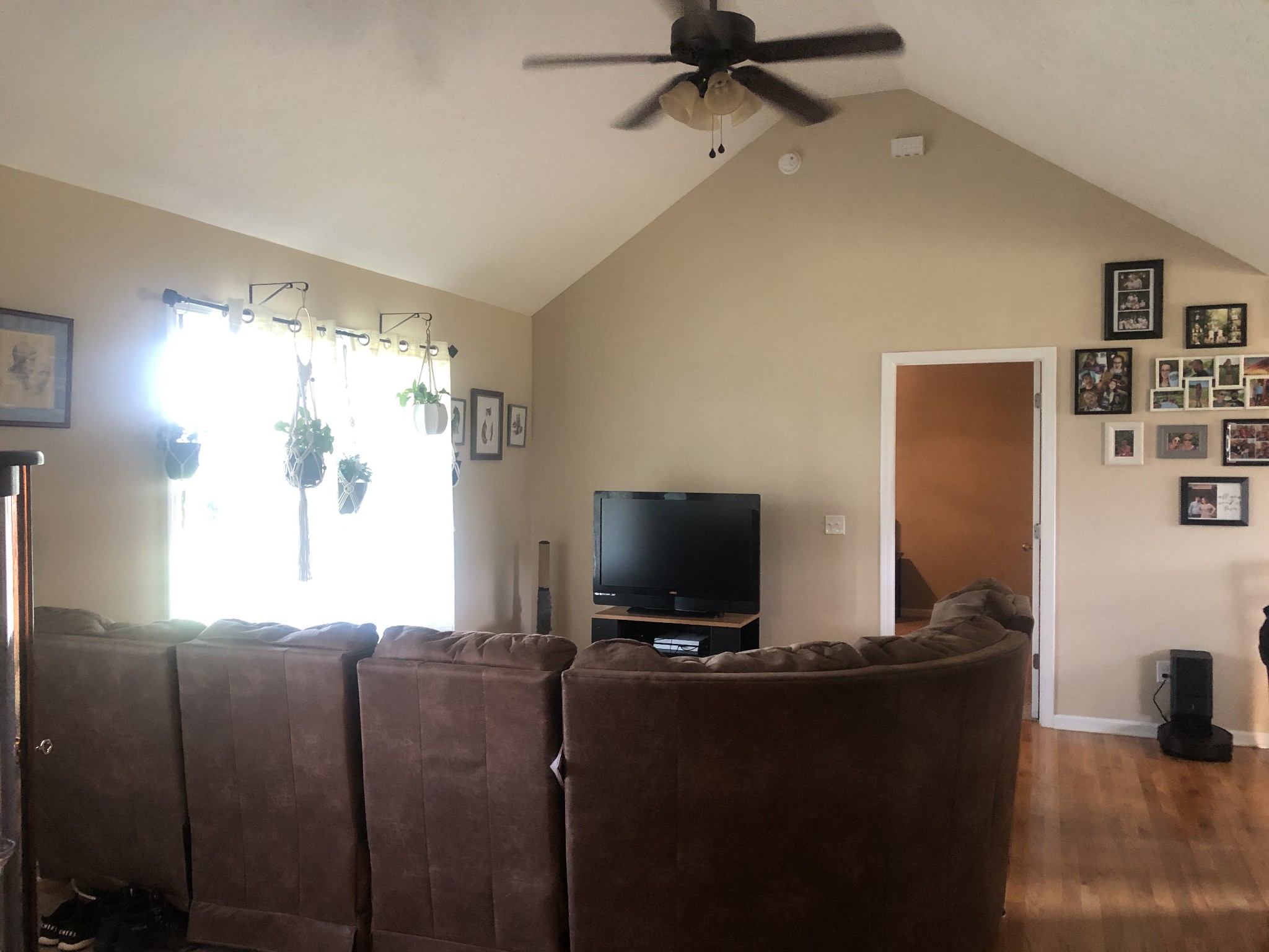 1895 Days Road Lafayette, TN 37083 - Photo 8 of 13 a living room with furniture and a flat screen tv