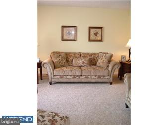 12333 Dunks Ferry Road Philadelphia, PA 19154 - Photo 3 of 12 Living Room