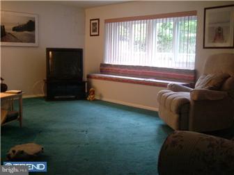12333 Dunks Ferry Road Philadelphia, PA 19154 - Photo 10 of 12 Family Room