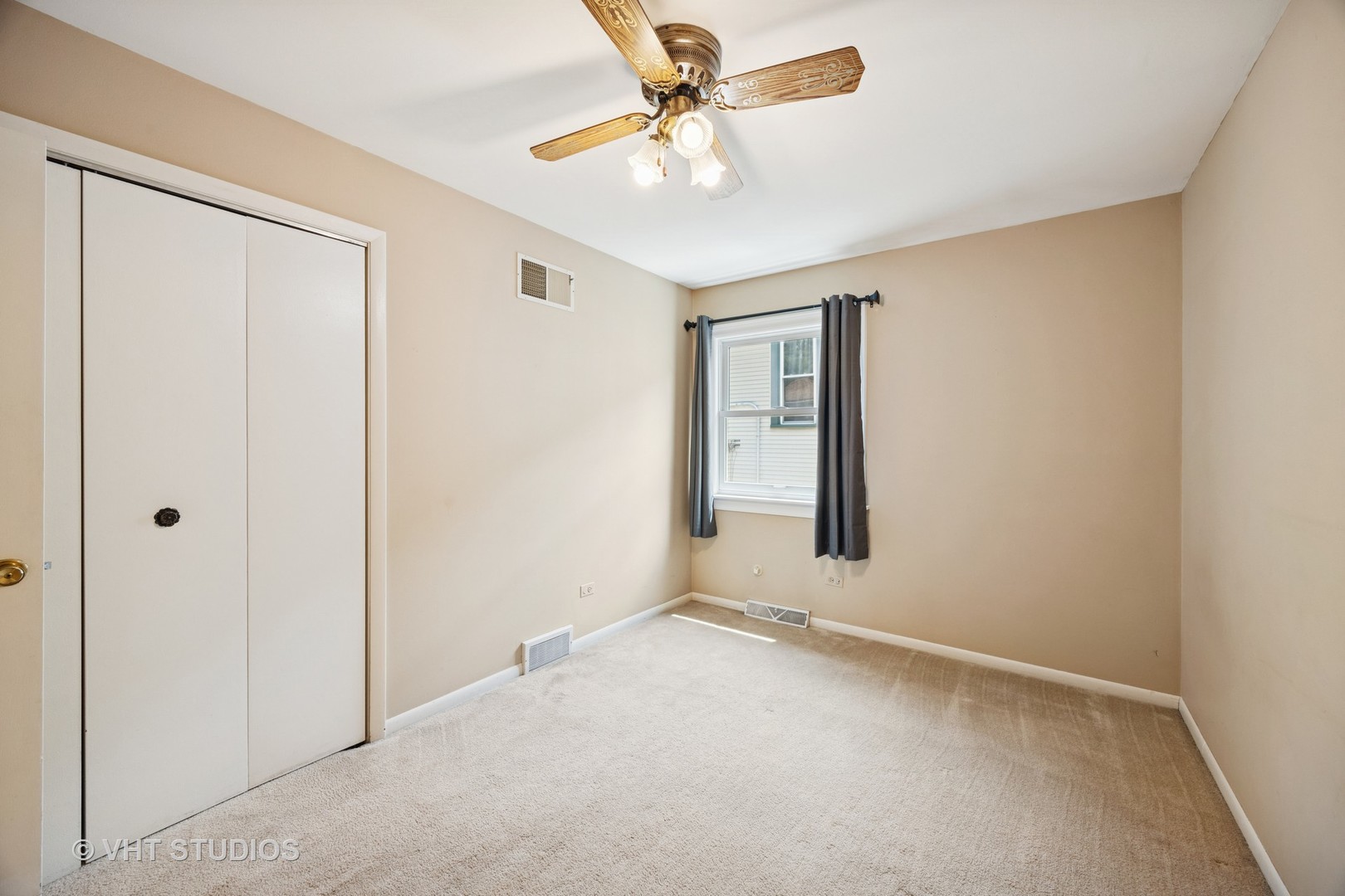 125 Barrypoint Road Riverside, IL 60546 - Photo 18 of 30 an empty room with windows and fan