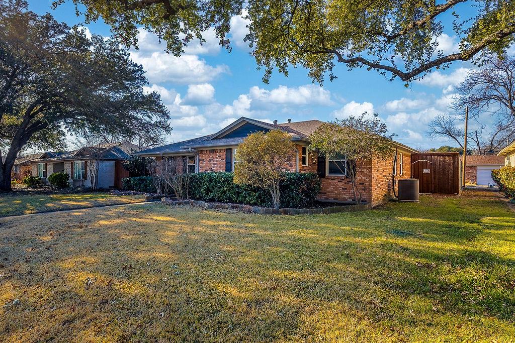 8415 Hunnicut Road Dallas, TX 75228 - Photo 3 of 39