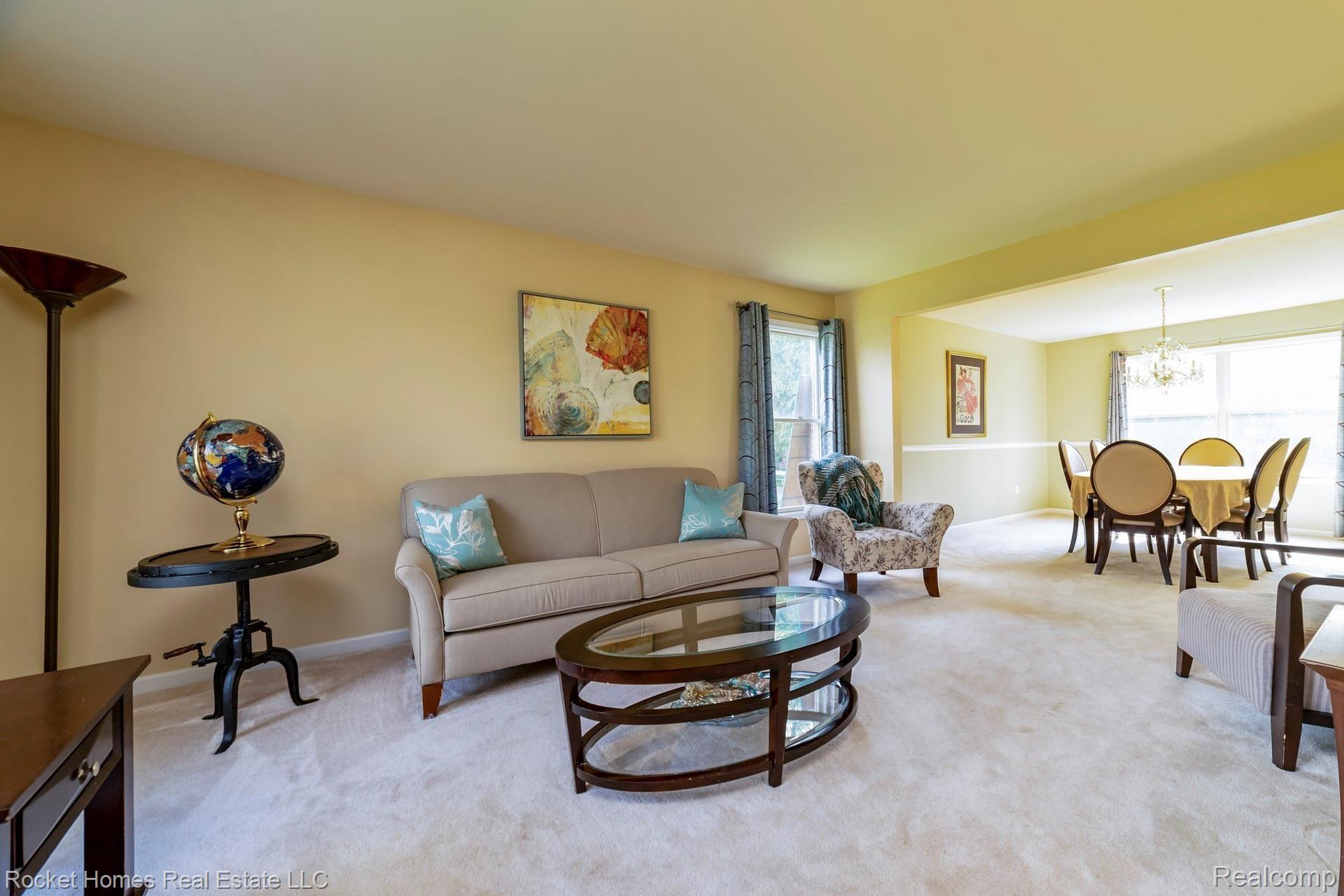 2738 Santia Road Troy, MI 48085 - Photo 5 of 43 004-photo-living-room-7251883.jpg
