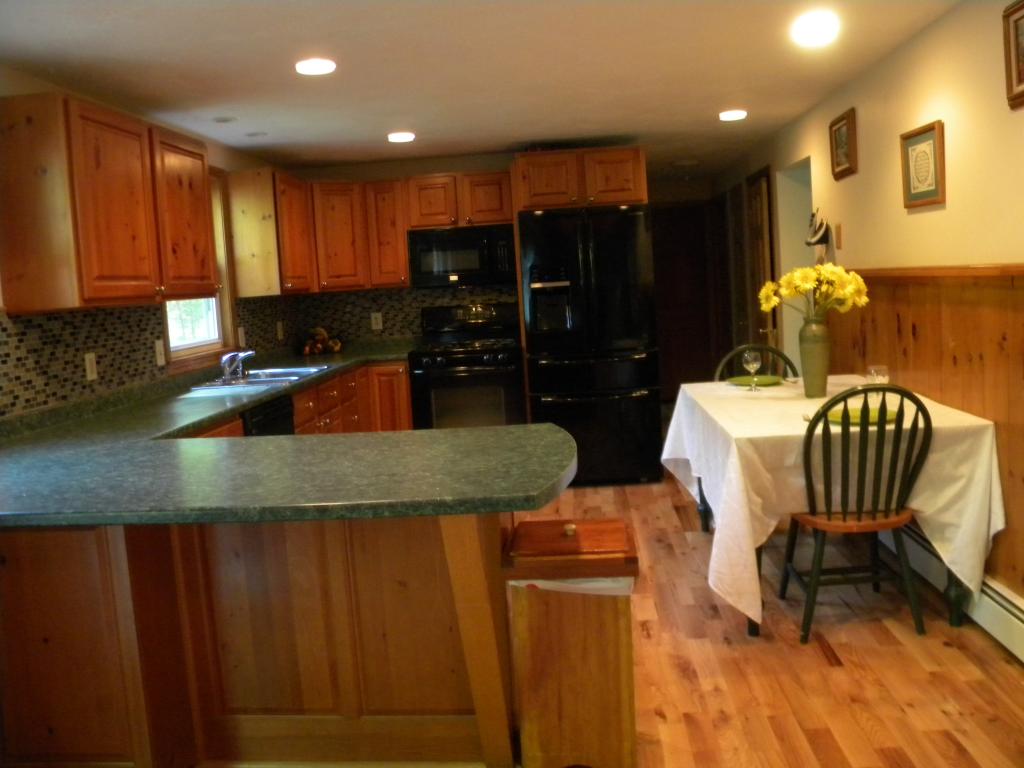 75 Auburn Road Londonderry, NH 03053 - Photo 6 of 36