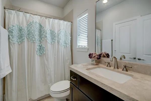 $2,950 | 2231 Chenevert Street, Houston, TX 77003
