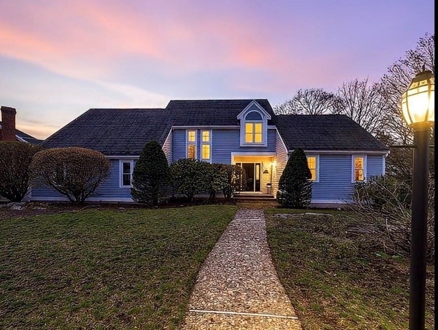 20 Blacksmith Way Saugus, MA 01906 - Photo 2 of 42