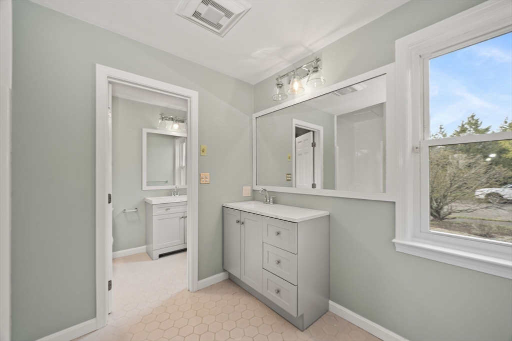 20 Blacksmith Way Saugus, MA 01906 - Photo 21 of 42